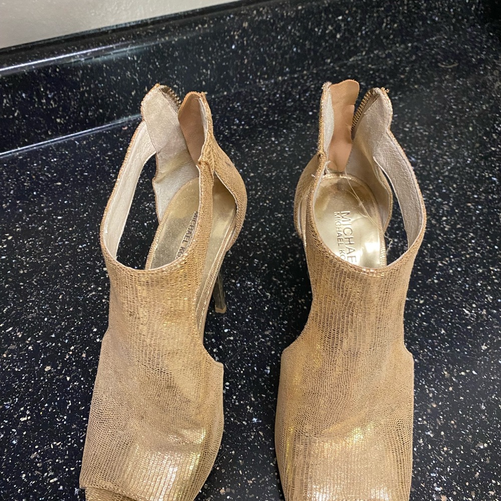 Shoes - Picture 2 of 12